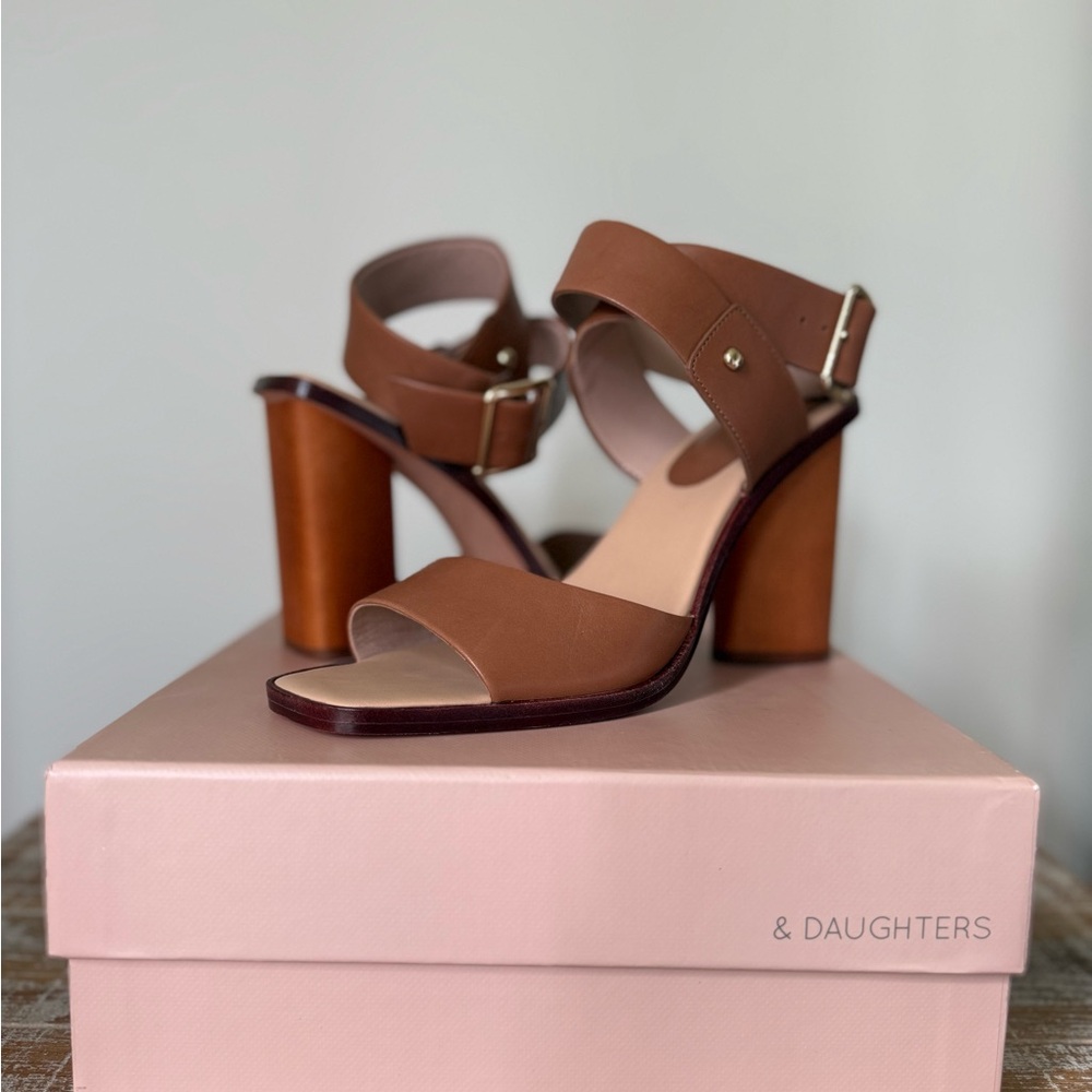 Elegant Tan Heeled Sandals by Alex & Daughters.
